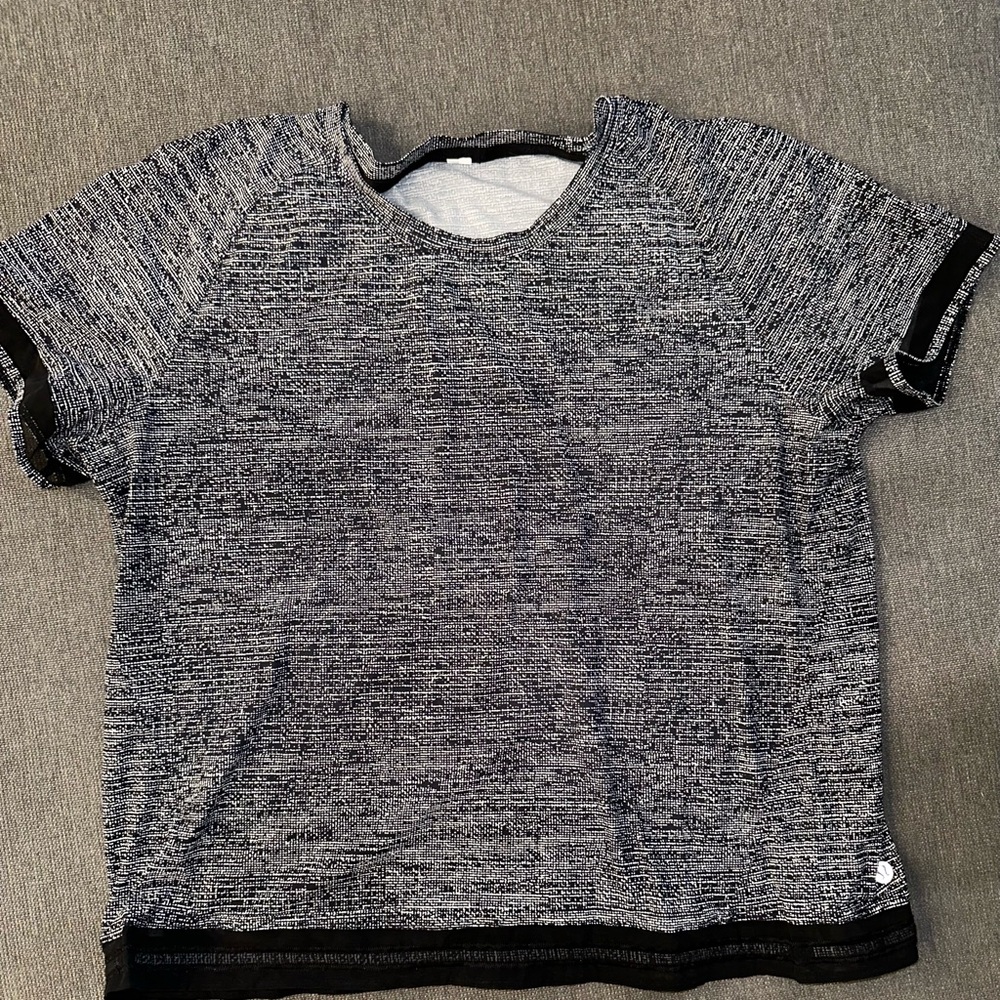 Lululemon black and white shirt